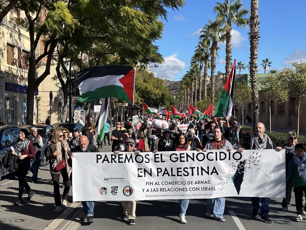 Miles de personas protestan contra el genocidio en Palestina