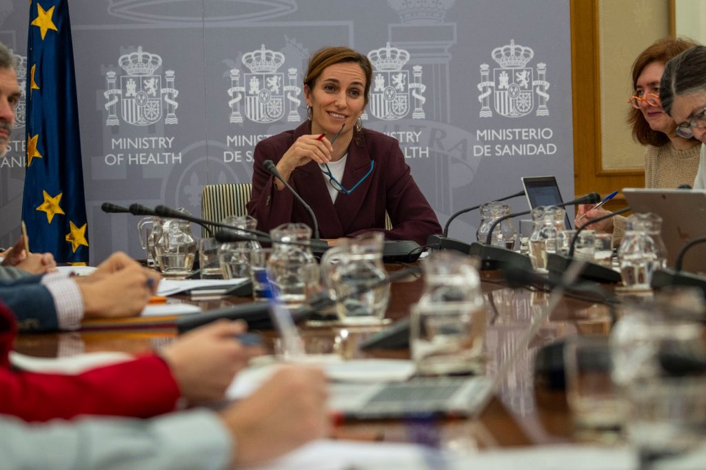 Ministra de Sanidad recomienda uso de mascarillas en lugares con aglomeraciones