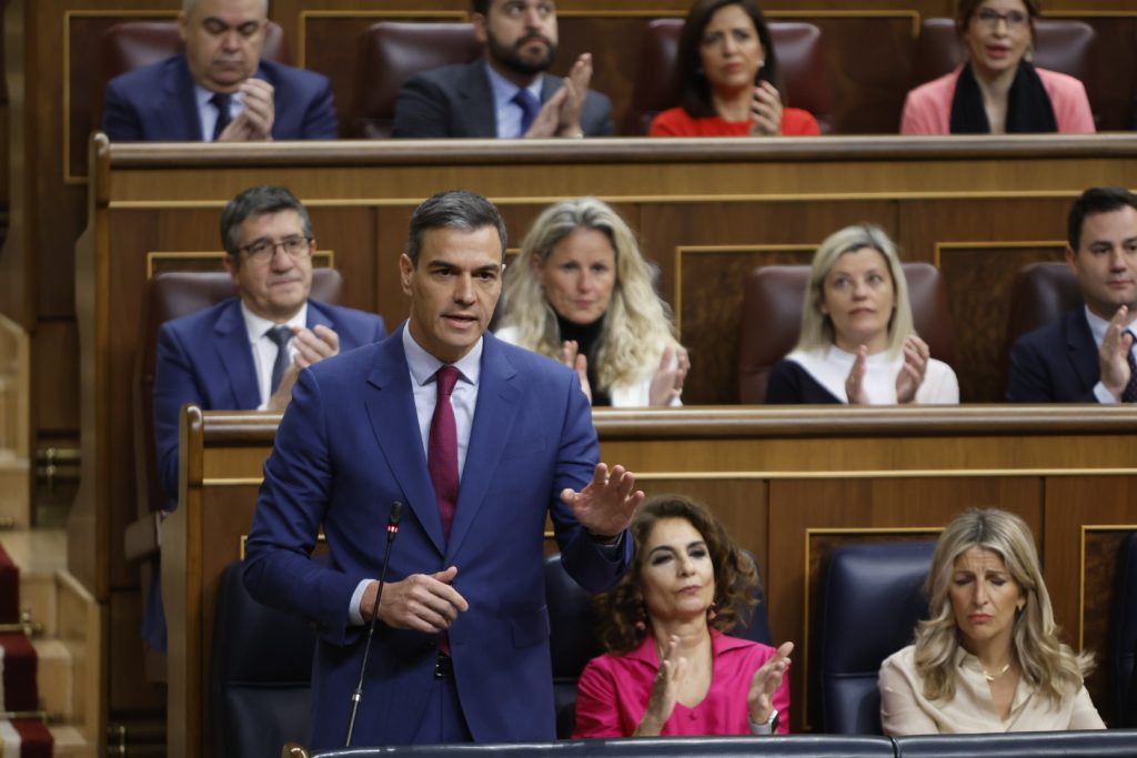 Presidente abandona el Congreso tras intervención tensa